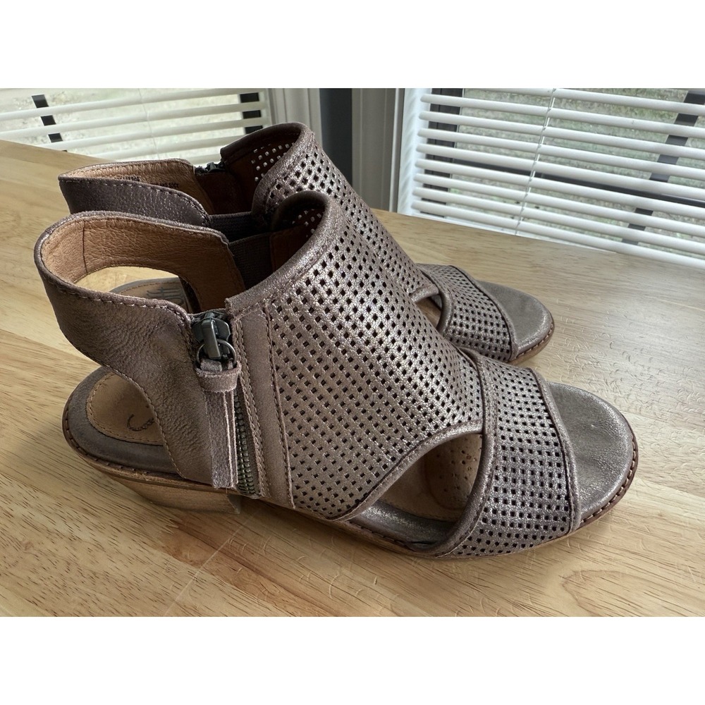 Women's Sofft Sara Leather Cutout Peep Toe Casual Sandals Metallic Brown Sz 7.5M